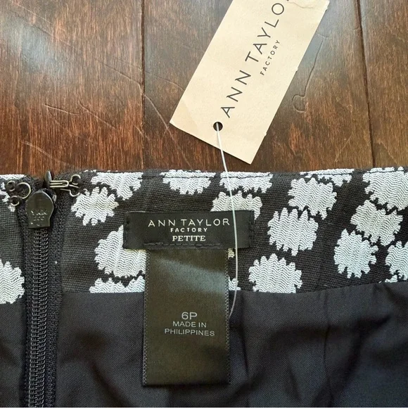 Ann Taylor Factory NWT Womens Skirt Sz 6P Black White Floral Knee Length Pencil - Picture 6 of 7